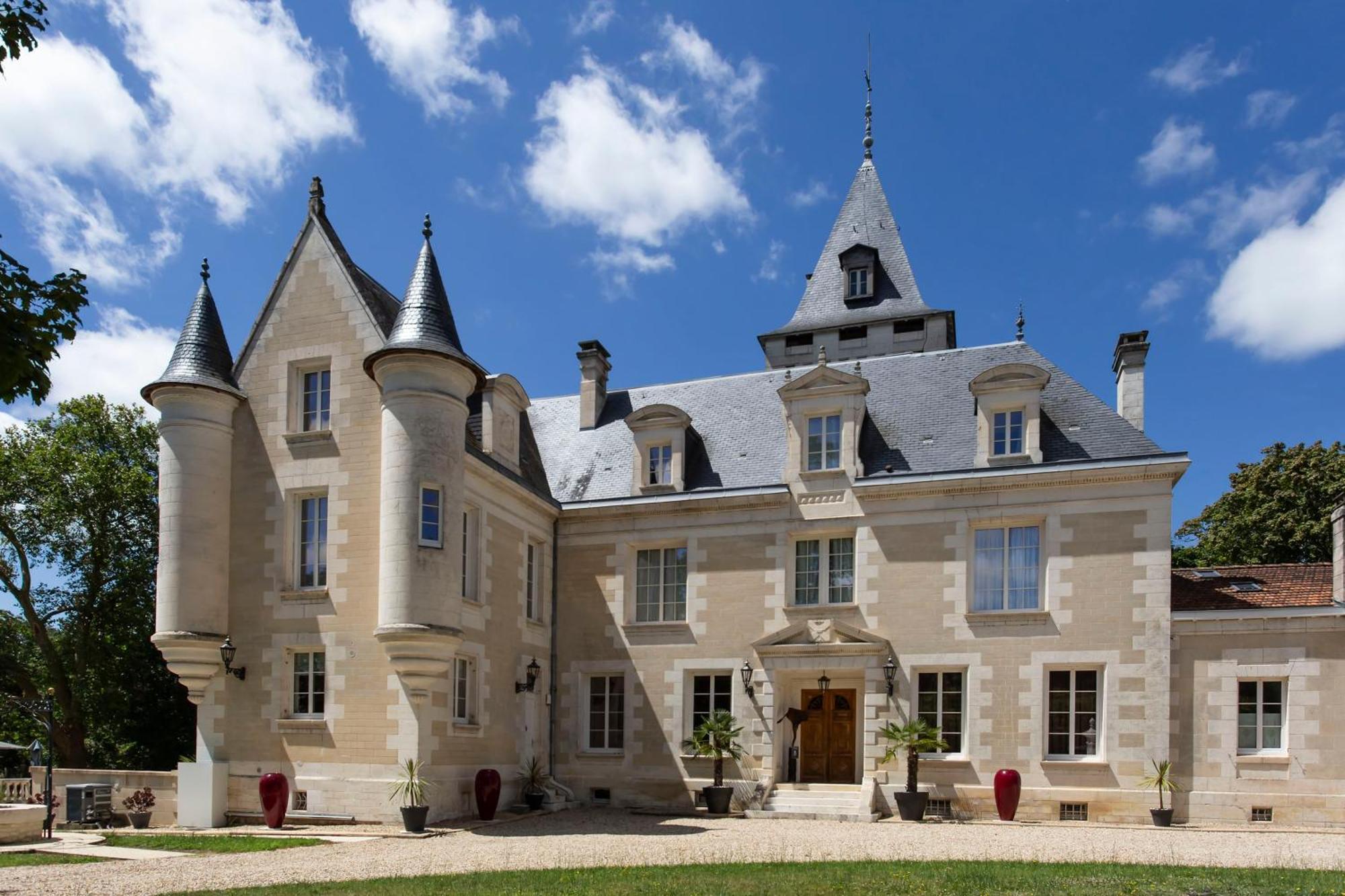 Chateau De Bellevue B&B Et Appartements Avec Piscine Saisonal Chauffee Et Chambres Partout Climatisees Saint-Avit  Exterior photo