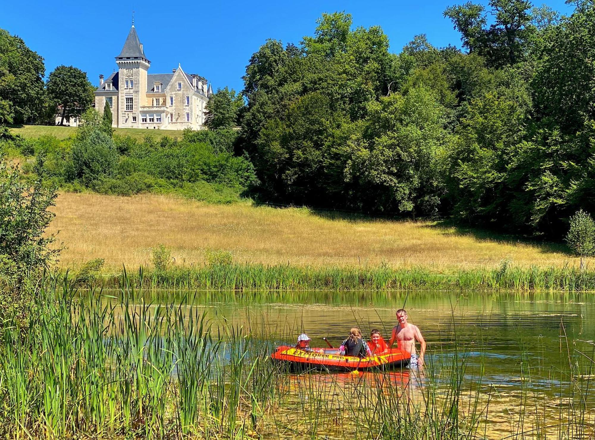 Chateau De Bellevue B&B Et Appartements Avec Piscine Saisonal Chauffee Et Chambres Partout Climatisees Saint-Avit  Exterior photo